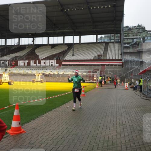 07.12.2025 - St. Pauli X-Mass-Run No. 15 Fabian Wolf http://msf.ph/oto/9417194 07.12.2025 11:15:15 Ziel 313, 1218, 1623, 1627, 1662, 3133 meine-sportfotos.de