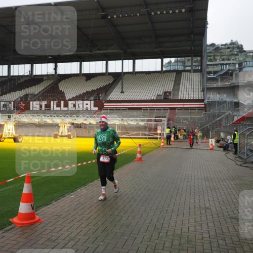 07.12.2025 - St. Pauli X-Mass-Run No. 15 Fabian Wolf http://msf.ph/oto/9417198 07.12.2025 11:15:16 Ziel 313, 391, 1218, 1282, 1623, 1627, 1662, 3133 meine-sportfotos.de