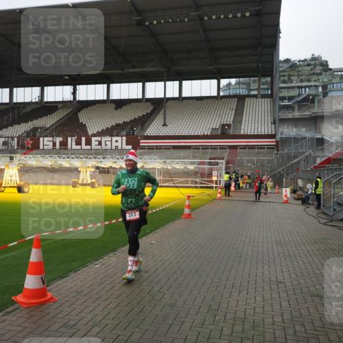 07.12.2025 - St. Pauli X-Mass-Run No. 15 Fabian Wolf http://msf.ph/oto/9417199 07.12.2025 11:15:16 Ziel 313, 391, 1218, 1282, 1623, 1627, 1662, 3133 meine-sportfotos.de