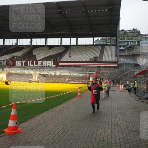07.12.2025 - St. Pauli X-Mass-Run No. 15 Fabian Wolf http://msf.ph/oto/9417202 07.12.2025 11:15:22 Ziel 313, 391, 1218, 1282, 1627, 1662, 3133 meine-sportfotos.de
