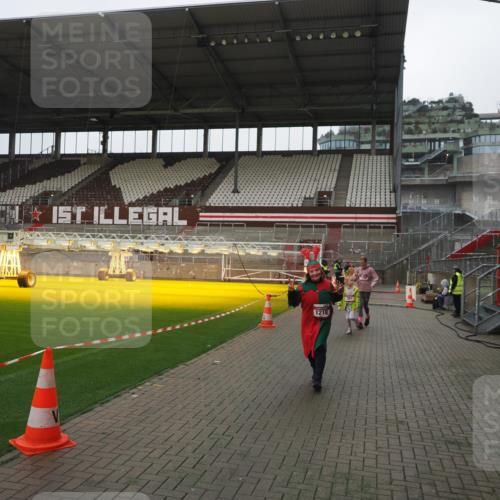 07.12.2025 - St. Pauli X-Mass-Run No. 15 Fabian Wolf http://msf.ph/oto/9417203 07.12.2025 11:15:22 Ziel 313, 391, 1218, 1282, 1627, 1662, 3133 meine-sportfotos.de