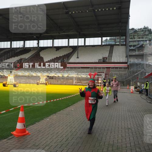 07.12.2025 - St. Pauli X-Mass-Run No. 15 Fabian Wolf http://msf.ph/oto/9417207 07.12.2025 11:15:23 Ziel 313, 391, 1218, 1282, 3133 meine-sportfotos.de