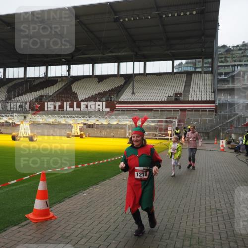07.12.2025 - St. Pauli X-Mass-Run No. 15 Fabian Wolf http://msf.ph/oto/9417209 07.12.2025 11:15:23 Ziel 313, 391, 1218, 1282, 3133 meine-sportfotos.de