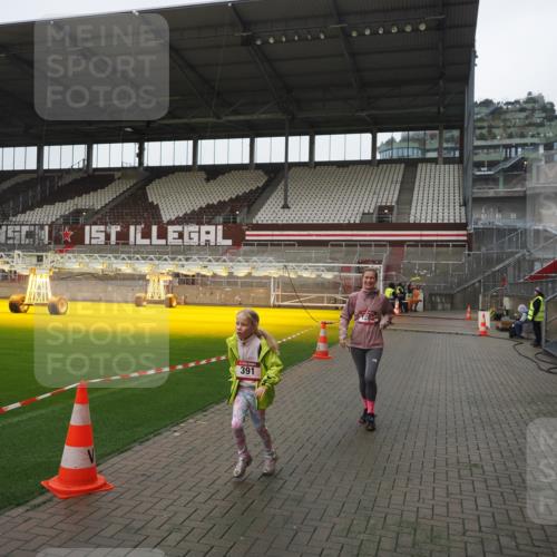 07.12.2025 - St. Pauli X-Mass-Run No. 15 Fabian Wolf http://msf.ph/oto/9417213 07.12.2025 11:15:25 Ziel 391, 1218, 1282, 3133 meine-sportfotos.de