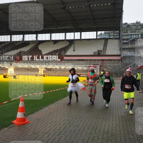 07.12.2025 - St. Pauli X-Mass-Run No. 15 Fabian Wolf http://msf.ph/oto/9417219 07.12.2025 11:15:52 Ziel 8, 14, 372, 2194 meine-sportfotos.de