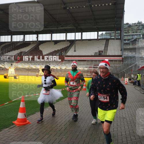07.12.2025 - St. Pauli X-Mass-Run No. 15 Fabian Wolf http://msf.ph/oto/9417225 07.12.2025 11:15:53 Ziel 8, 14, 372, 2194 meine-sportfotos.de