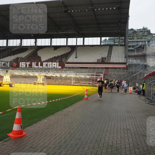 07.12.2025 - St. Pauli X-Mass-Run No. 15 Fabian Wolf http://msf.ph/oto/9417233 07.12.2025 11:16:02 Ziel 8, 2194, 2195, 2464, 3326 meine-sportfotos.de