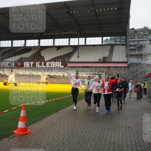07.12.2025 - St. Pauli X-Mass-Run No. 15 Fabian Wolf http://msf.ph/oto/9417257 07.12.2025 11:16:16 Ziel 1800, 1802, 1821, 1825, 2195, 2464, 3241, 3256, 3326 meine-sportfotos.de