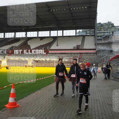 07.12.2025 - St. Pauli X-Mass-Run No. 15 Fabian Wolf http://msf.ph/oto/9417273 07.12.2025 11:16:20 Ziel 1800, 1802, 1821, 1825, 2464, 3241, 3256, 3326 meine-sportfotos.de