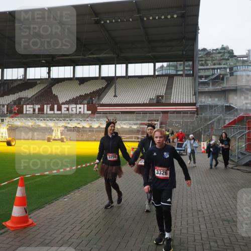07.12.2025 - St. Pauli X-Mass-Run No. 15 Fabian Wolf http://msf.ph/oto/9417275 07.12.2025 11:16:21 Ziel 1800, 1802, 1821, 1825, 3241, 3256, 3326 meine-sportfotos.de