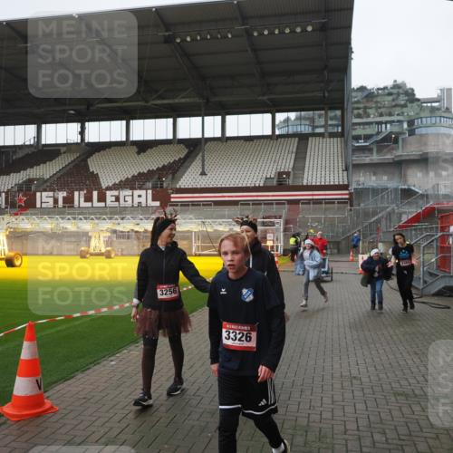 07.12.2025 - St. Pauli X-Mass-Run No. 15 Fabian Wolf http://msf.ph/oto/9417279 07.12.2025 11:16:21 Ziel 1800, 1802, 1821, 1825, 3241, 3256, 3326 meine-sportfotos.de