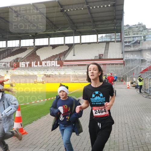 07.12.2025 - St. Pauli X-Mass-Run No. 15 Fabian Wolf http://msf.ph/oto/9417292 07.12.2025 11:16:24 Ziel 1800, 1802, 3241, 3256 meine-sportfotos.de