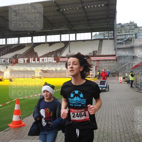 07.12.2025 - St. Pauli X-Mass-Run No. 15 Fabian Wolf http://msf.ph/oto/9417293 07.12.2025 11:16:24 Ziel 1800, 1802, 3241, 3256 meine-sportfotos.de