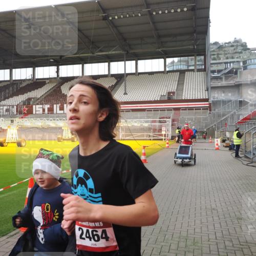 07.12.2025 - St. Pauli X-Mass-Run No. 15 Fabian Wolf http://msf.ph/oto/9417294 07.12.2025 11:16:25 Ziel 1017, 1800, 1802, 3241, 3256 meine-sportfotos.de