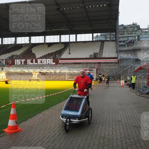 07.12.2025 - St. Pauli X-Mass-Run No. 15 Fabian Wolf http://msf.ph/oto/9417299 07.12.2025 11:16:29 Ziel 1017, 1350 meine-sportfotos.de