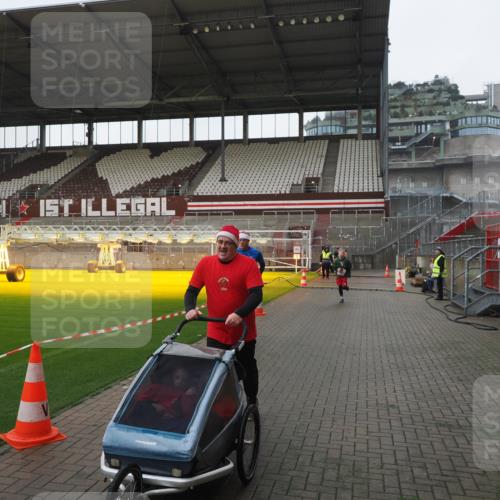 07.12.2025 - St. Pauli X-Mass-Run No. 15 Fabian Wolf http://msf.ph/oto/9417302 07.12.2025 11:16:30 Ziel 1017, 1350 meine-sportfotos.de