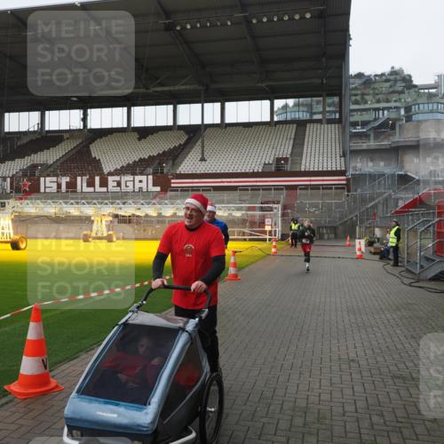 07.12.2025 - St. Pauli X-Mass-Run No. 15 Fabian Wolf http://msf.ph/oto/9417303 07.12.2025 11:16:30 Ziel 1017, 1350 meine-sportfotos.de