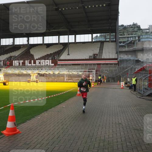 07.12.2025 - St. Pauli X-Mass-Run No. 15 Fabian Wolf http://msf.ph/oto/9417309 07.12.2025 11:16:32 Ziel 1017, 1350 meine-sportfotos.de