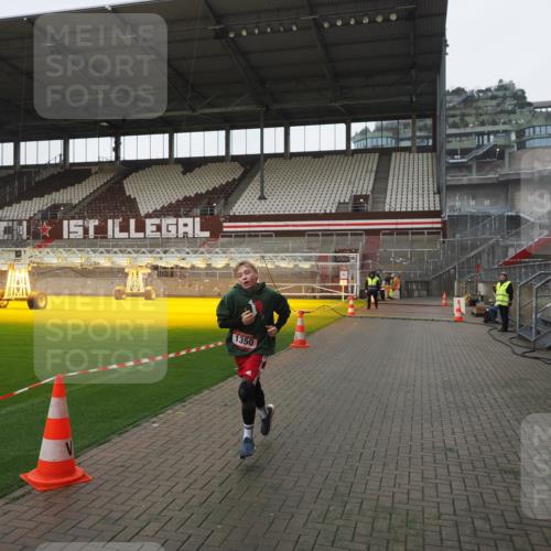 07.12.2025 - St. Pauli X-Mass-Run No. 15 Fabian Wolf http://msf.ph/oto/9417312 07.12.2025 11:16:32 Ziel 1017, 1350 meine-sportfotos.de