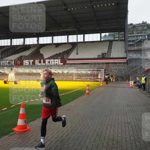 07.12.2025 - St. Pauli X-Mass-Run No. 15 Fabian Wolf http://msf.ph/oto/9417314 07.12.2025 11:16:33 Ziel 1017, 1350 meine-sportfotos.de