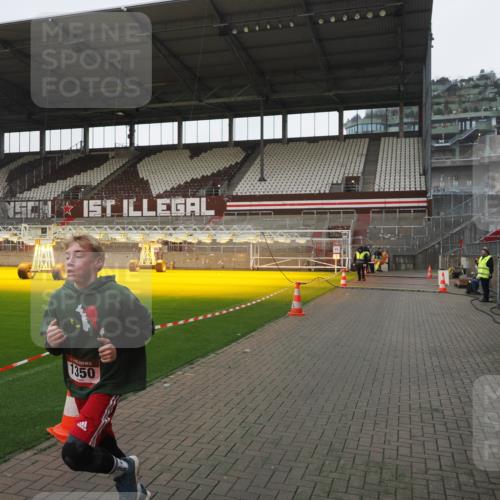 07.12.2025 - St. Pauli X-Mass-Run No. 15 Fabian Wolf http://msf.ph/oto/9417315 07.12.2025 11:16:33 Ziel 1017, 1350 meine-sportfotos.de