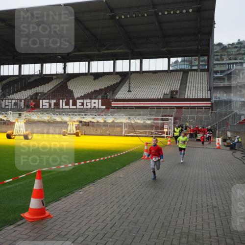 07.12.2025 - St. Pauli X-Mass-Run No. 15 Fabian Wolf http://msf.ph/oto/9417320 07.12.2025 11:17:12 Ziel 1340, 1531, 2766 meine-sportfotos.de