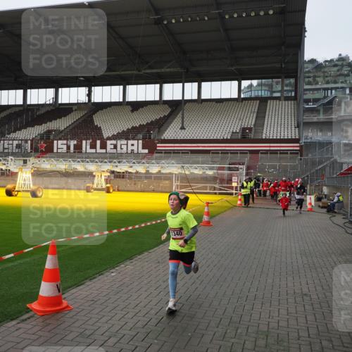 07.12.2025 - St. Pauli X-Mass-Run No. 15 Fabian Wolf http://msf.ph/oto/9417330 07.12.2025 11:17:14 Ziel 1122, 1127, 1340, 1531, 1686, 2766 meine-sportfotos.de