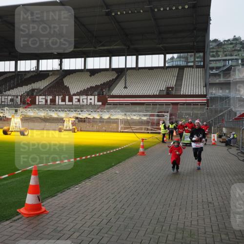 07.12.2025 - St. Pauli X-Mass-Run No. 15 Fabian Wolf http://msf.ph/oto/9417337 07.12.2025 11:17:17 Ziel 1122, 1125, 1127, 1130, 1340, 1529, 1531, 1686, 2766 meine-sportfotos.de