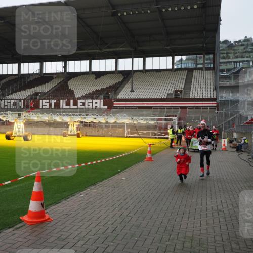 07.12.2025 - St. Pauli X-Mass-Run No. 15 Fabian Wolf http://msf.ph/oto/9417338 07.12.2025 11:17:17 Ziel 1122, 1125, 1127, 1130, 1340, 1529, 1531, 1686, 2766 meine-sportfotos.de