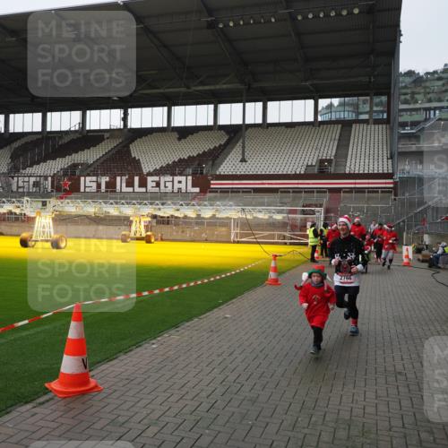 07.12.2025 - St. Pauli X-Mass-Run No. 15 Fabian Wolf http://msf.ph/oto/9417341 07.12.2025 11:17:17 Ziel 1122, 1125, 1127, 1130, 1340, 1529, 1531, 1686, 2766 meine-sportfotos.de