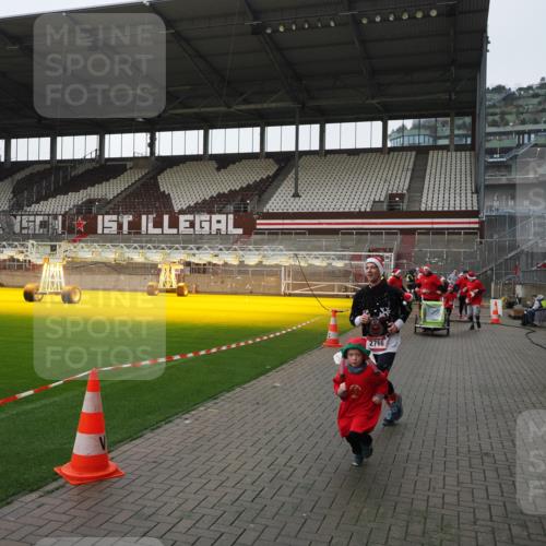 07.12.2025 - St. Pauli X-Mass-Run No. 15 Fabian Wolf http://msf.ph/oto/9417343 07.12.2025 11:17:18 Ziel 1122, 1125, 1127, 1130, 1340, 1529, 1531, 1686, 2766, 2846, 2849 meine-sportfotos.de