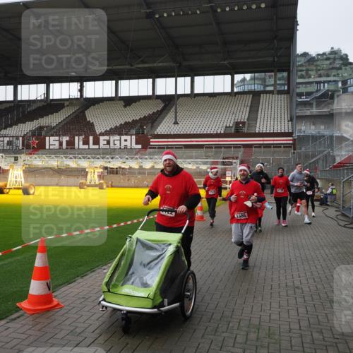 07.12.2025 - St. Pauli X-Mass-Run No. 15 Fabian Wolf http://msf.ph/oto/9417365 07.12.2025 11:17:23 Ziel 551, 1122, 1125, 1127, 1130, 1340, 1529, 1531, 1686, 2477, 2766, 2846, 2849 meine-sportfotos.de