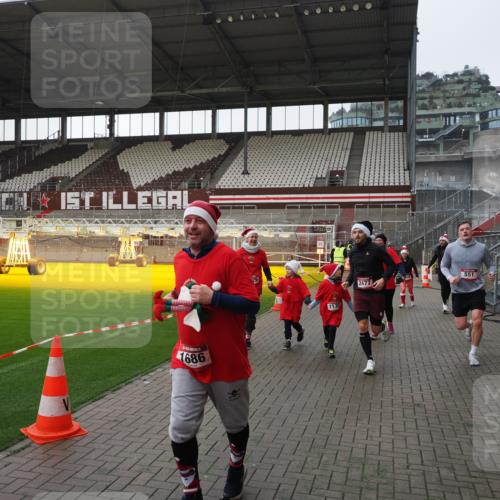 07.12.2025 - St. Pauli X-Mass-Run No. 15 Fabian Wolf http://msf.ph/oto/9417373 07.12.2025 11:17:25 Ziel 551, 1122, 1125, 1127, 1130, 1340, 1529, 1531, 1686, 2477, 2766, 2846, 2849 meine-sportfotos.de