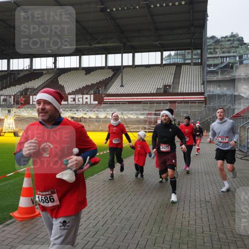 07.12.2025 - St. Pauli X-Mass-Run No. 15 Fabian Wolf http://msf.ph/oto/9417375 07.12.2025 11:17:25 Ziel 551, 1122, 1125, 1127, 1130, 1340, 1529, 1531, 1686, 2477, 2766, 2846, 2849 meine-sportfotos.de