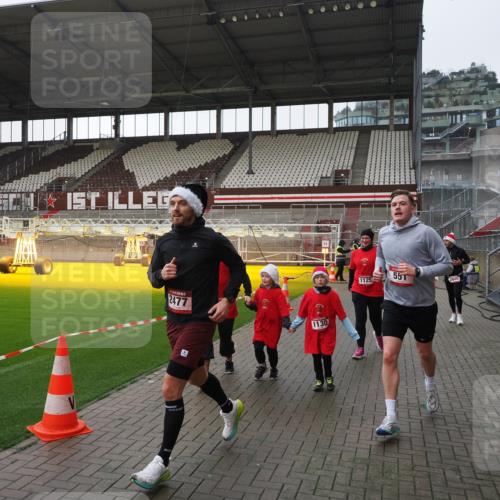 07.12.2025 - St. Pauli X-Mass-Run No. 15 Fabian Wolf http://msf.ph/oto/9417378 07.12.2025 11:17:26 Ziel 551, 1122, 1125, 1127, 1130, 1340, 1529, 1531, 1686, 2477, 2766, 2846, 2849 meine-sportfotos.de