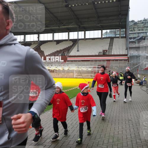 07.12.2025 - St. Pauli X-Mass-Run No. 15 Fabian Wolf http://msf.ph/oto/9417384 07.12.2025 11:17:27 Ziel 551, 1122, 1125, 1127, 1130, 1340, 1529, 1531, 1686, 2477, 2766, 2846, 2849 meine-sportfotos.de