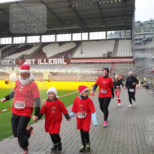 07.12.2025 - St. Pauli X-Mass-Run No. 15 Fabian Wolf http://msf.ph/oto/9417385 07.12.2025 11:17:27 Ziel 551, 1122, 1125, 1127, 1130, 1340, 1529, 1531, 1686, 2477, 2766, 2846, 2849 meine-sportfotos.de