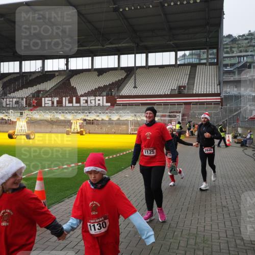 07.12.2025 - St. Pauli X-Mass-Run No. 15 Fabian Wolf http://msf.ph/oto/9417388 07.12.2025 11:17:28 Ziel 551, 1122, 1125, 1127, 1130, 1340, 1529, 1531, 1686, 2477, 2766, 2846, 2849 meine-sportfotos.de