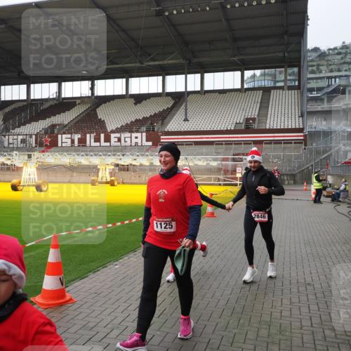 07.12.2025 - St. Pauli X-Mass-Run No. 15 Fabian Wolf http://msf.ph/oto/9417391 07.12.2025 11:17:28 Ziel 551, 1122, 1125, 1127, 1130, 1340, 1529, 1531, 1686, 2477, 2766, 2846, 2849 meine-sportfotos.de