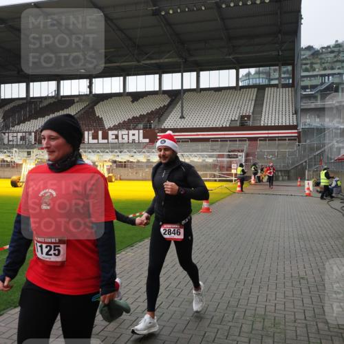 07.12.2025 - St. Pauli X-Mass-Run No. 15 Fabian Wolf http://msf.ph/oto/9417395 07.12.2025 11:17:29 Ziel 551, 845, 1122, 1125, 1127, 1130, 1340, 1529, 1531, 1686, 2477, 2766, 2846, 2849 meine-sportfotos.de