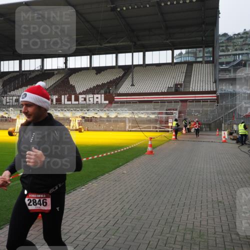 07.12.2025 - St. Pauli X-Mass-Run No. 15 Fabian Wolf http://msf.ph/oto/9417398 07.12.2025 11:17:30 Ziel 551, 845, 1122, 1125, 1127, 1130, 1529, 1686, 2477, 2766, 2846, 2849 meine-sportfotos.de
