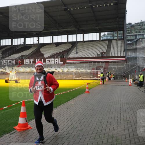 07.12.2025 - St. Pauli X-Mass-Run No. 15 Fabian Wolf http://msf.ph/oto/9417408 07.12.2025 11:17:40 Ziel 845, 2477 meine-sportfotos.de