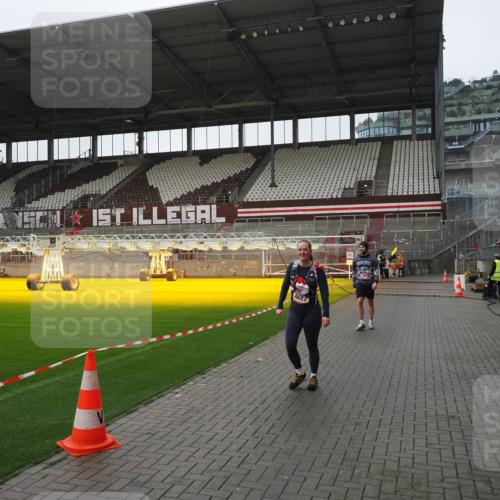 07.12.2025 - St. Pauli X-Mass-Run No. 15 Fabian Wolf http://msf.ph/oto/9417411 07.12.2025 11:17:54 Ziel 2915, 4627 meine-sportfotos.de
