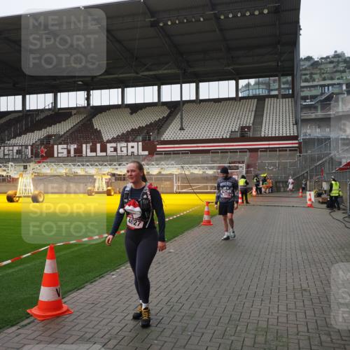 07.12.2025 - St. Pauli X-Mass-Run No. 15 Fabian Wolf http://msf.ph/oto/9417417 07.12.2025 11:17:56 Ziel 2915, 4627 meine-sportfotos.de