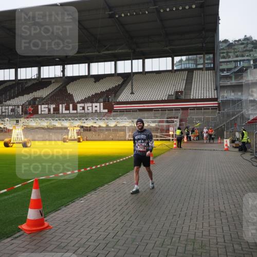 07.12.2025 - St. Pauli X-Mass-Run No. 15 Fabian Wolf http://msf.ph/oto/9417421 07.12.2025 11:17:58 Ziel 2915, 4627 meine-sportfotos.de