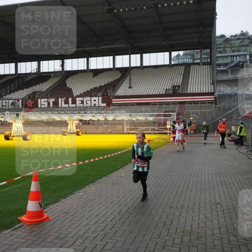 07.12.2025 - St. Pauli X-Mass-Run No. 15 Fabian Wolf http://msf.ph/oto/9417435 07.12.2025 11:18:05 Ziel 1325, 1348, 3221, 3327, 4627 meine-sportfotos.de