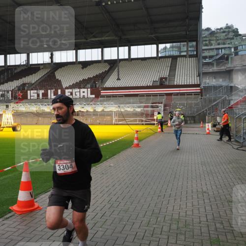 07.12.2025 - St. Pauli X-Mass-Run No. 15 Fabian Wolf http://msf.ph/oto/9417481 07.12.2025 11:18:20 Ziel 1325, 1348, 2045, 3201, 3304, 3327 meine-sportfotos.de