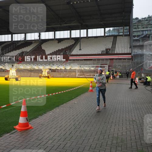 07.12.2025 - St. Pauli X-Mass-Run No. 15 Fabian Wolf http://msf.ph/oto/9417487 07.12.2025 11:18:22 Ziel 1348, 2045, 3201, 3304 meine-sportfotos.de