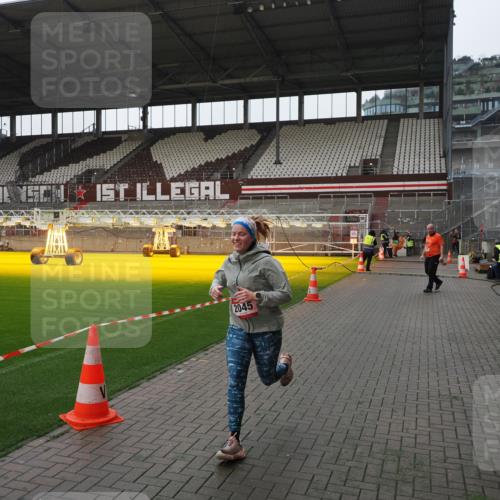 07.12.2025 - St. Pauli X-Mass-Run No. 15 Fabian Wolf http://msf.ph/oto/9417491 07.12.2025 11:18:23 Ziel 1348, 2045, 3201, 3304 meine-sportfotos.de