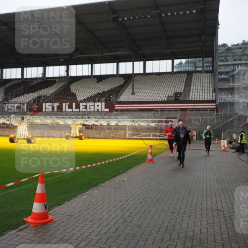 07.12.2025 - St. Pauli X-Mass-Run No. 15 Fabian Wolf http://msf.ph/oto/9417499 07.12.2025 11:18:31 Ziel 2045, 2918, 3138, 3158, 3304, 3634, 3636 meine-sportfotos.de